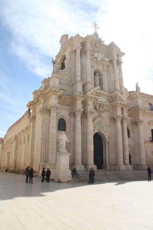 La Casa Di Ilde Al Duomo - Ortigia Holidays Сиракузы Экстерьер фото