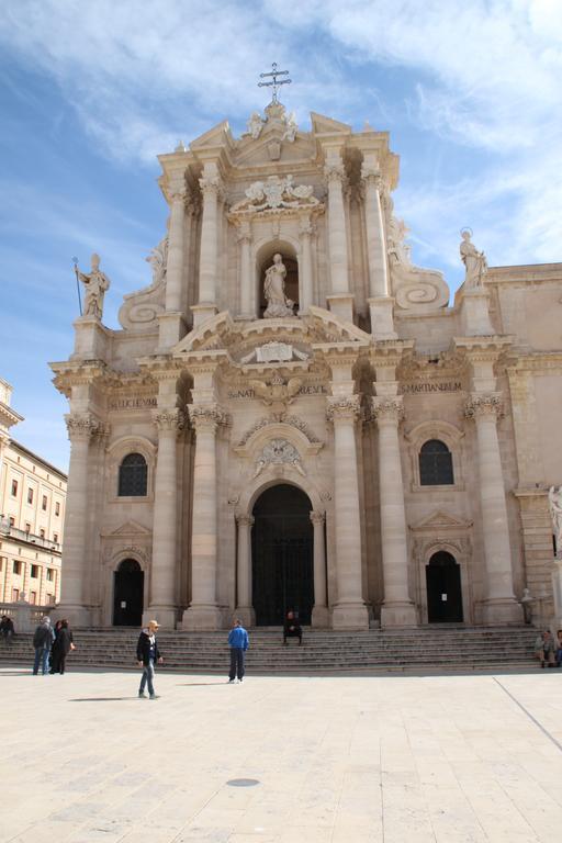La Casa Di Ilde Al Duomo - Ortigia Holidays Сиракузы Экстерьер фото